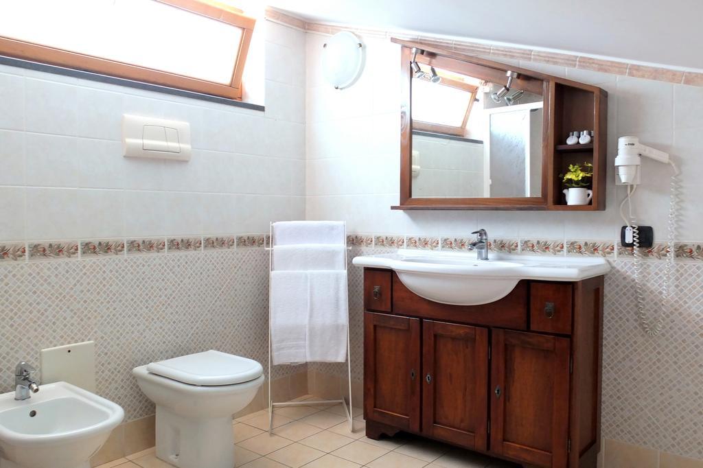 Double Private Bathroom Attic,328618312:JPEG